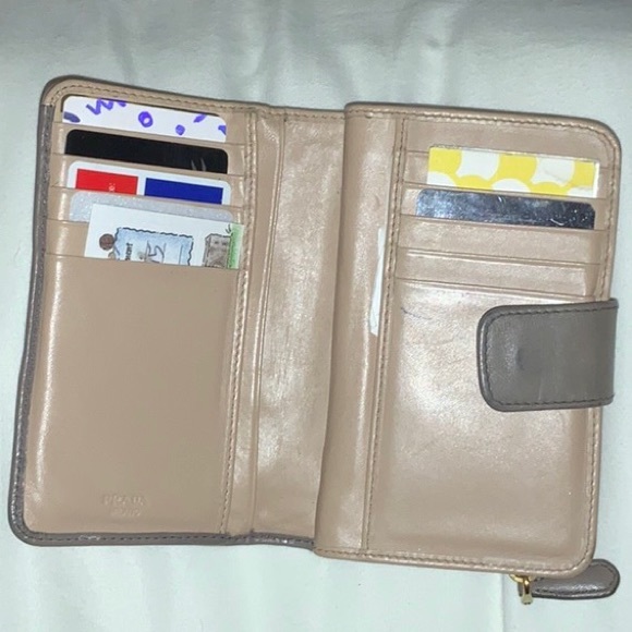 Grey prada wallet - Picture 6 of 6